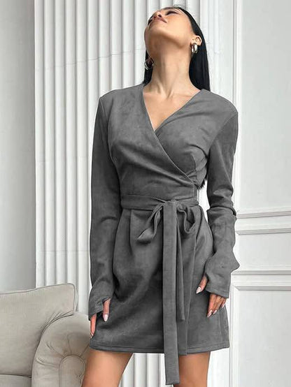 ADÈLE | Élégance de la Commutation et Silhouette Structurée