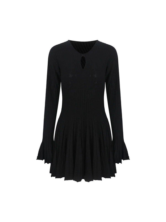 MARGAUX | Robe pull noire à col rond, manches évasées & jupe plissée